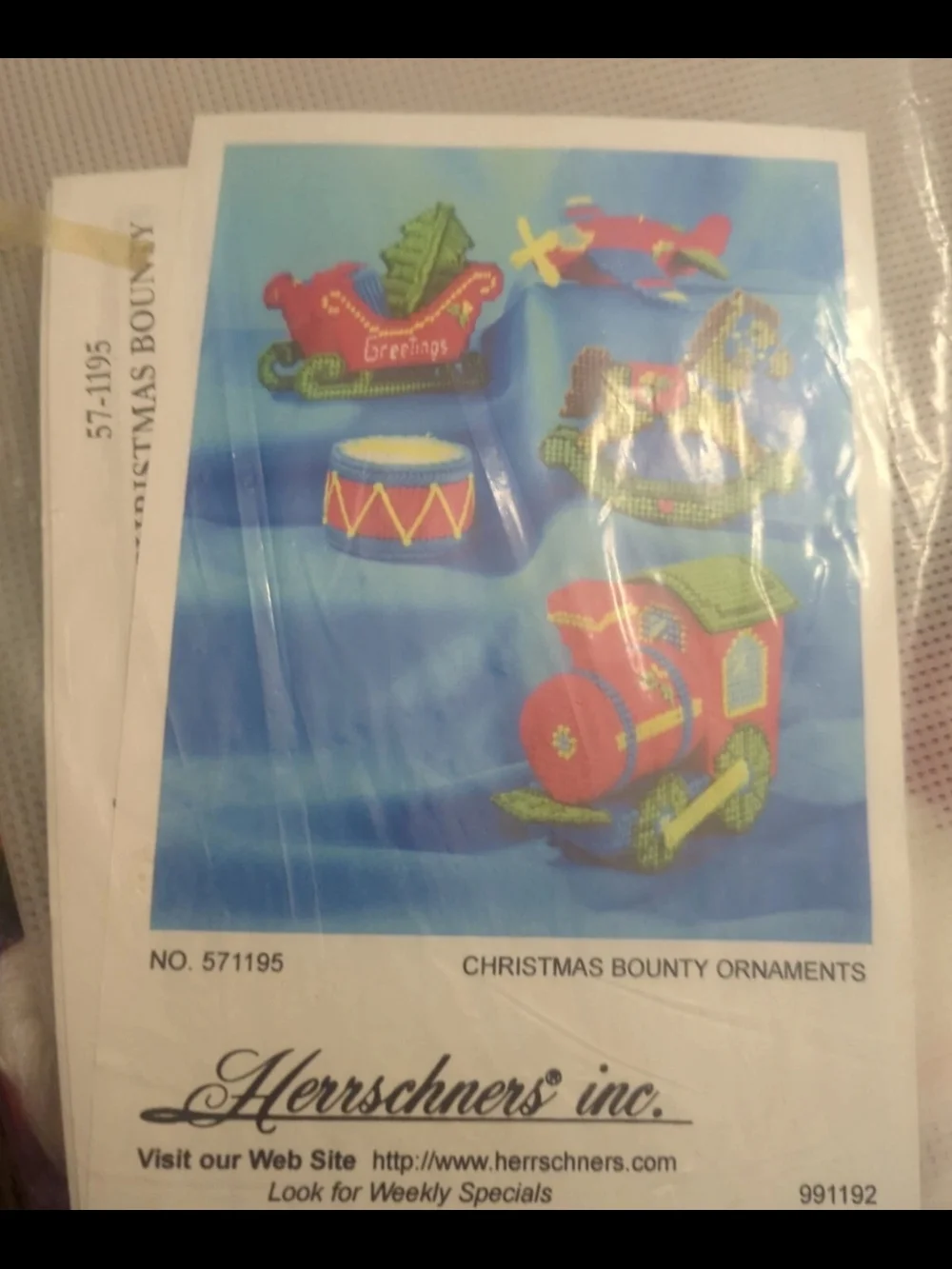 Herrschners │Christmas Bounty Ornament Plastic Canvas Kit │New In Package│571195